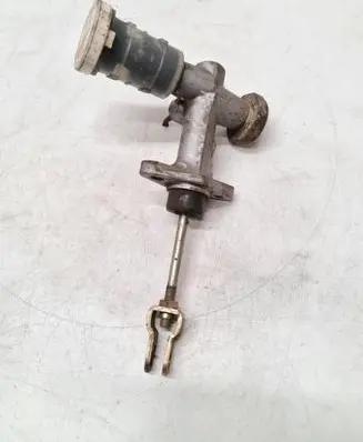 Mitsubishi L200 Clutch master cylinder 