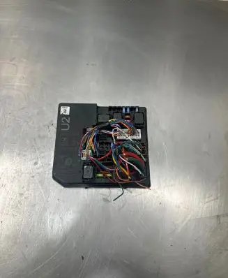 Nissan Leaf I (ZE0) Fuse module 523391F06 284B73NE0A 1821000939