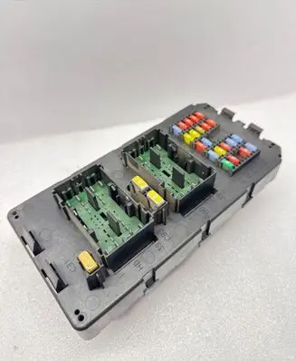 Jeep Grand Cherokee (WK) Fuse module 56050066AC 30959L 027611