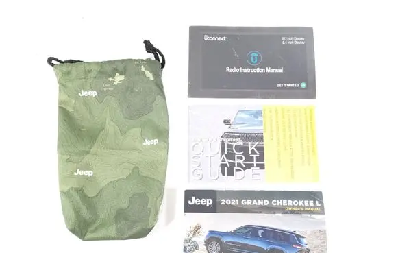 Jeep Grand Cherokee WL Owners service history hand book Unknown