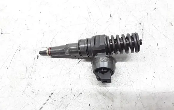 Skoda Octavia Mk2 (1Z) Fuel injector 038130073AG 0414720215