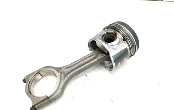Peugeot 208 Piston with connecting rod