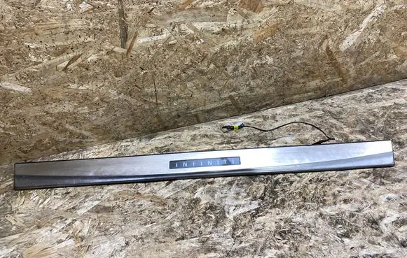 Infiniti G37 Front sill trim cover