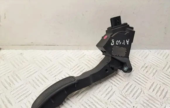 Toyota Avensis T270 Accelerator throttle pedal 7811002021 52285852819
