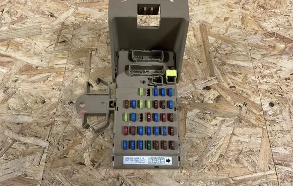 Subaru Legacy Fuse box set JB200500N