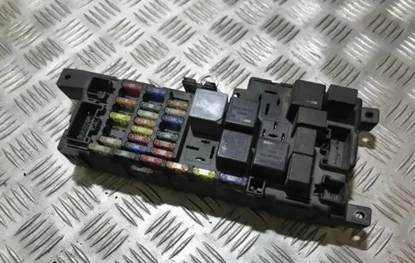 Volvo S80 Fuse box set 8637841 518717004