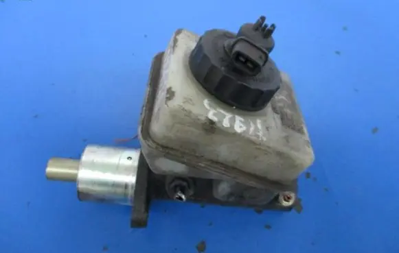 Volkswagen Polo II 86C 2F Master brake cylinder