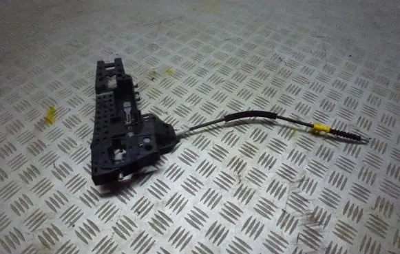 Rear door exterior handle/bracket
