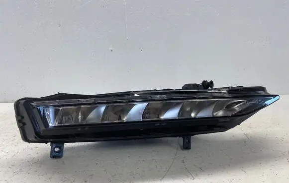 Skoda Superb B8 (3V) Front fog light 3V0941699B 90150336
