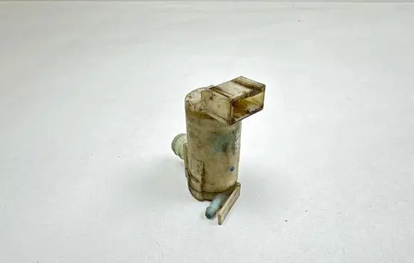 Nissan X-Trail T30 Windscreen/windshield washer pump 2224624A