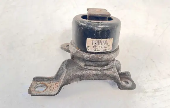 Volvo XC60 Engine mount bracket 8G9N6F012BB