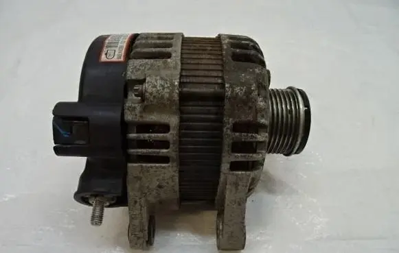 KIA Sorento Generator/alternator 373002F300