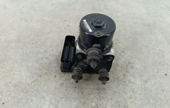Skoda Octavia Mk2 (1Z) ABS Pump 