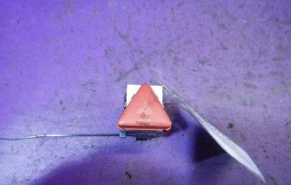 Volkswagen Golf V Hazard light switch 1K0953509A