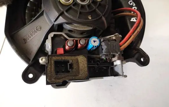Mercedes-Benz E W211 Heater blower motor/fan resistor a2308210251