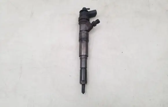BMW 5 E60 E61 Fuel injector 7793836