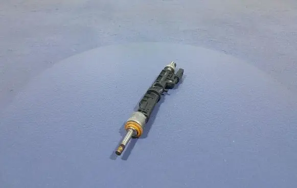 BMW M5 Fuel injector 7852362