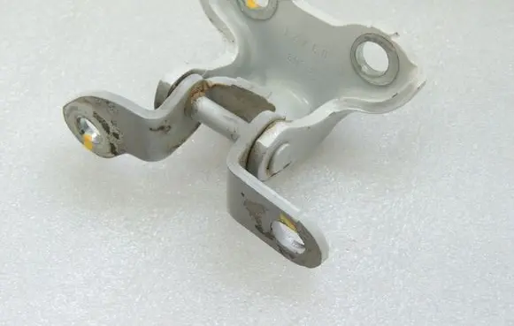 Toyota Yaris XP210 Rear door upper hinge 687500H010V