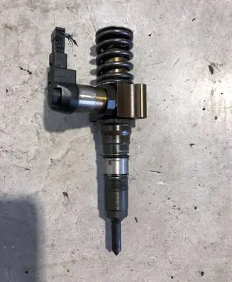 Volkswagen PASSAT B6 Fuel injector 03G130073T
