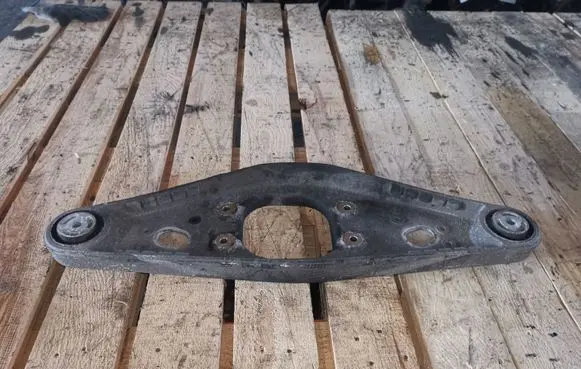 Mercedes-Benz E W211 Rear differential/diff mount bracket A2303521806