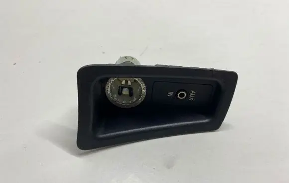 BMW 1 E81 E87 AUX in-socket connector 6930561