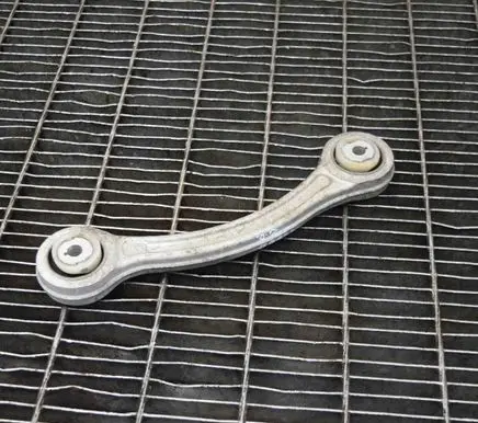 Maserati Ghibli Rear upper control arm/wishbone 670007251