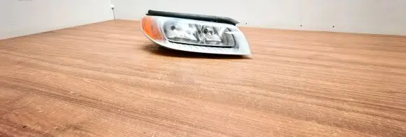 Volvo XC70 Headlight/headlamp 31214354