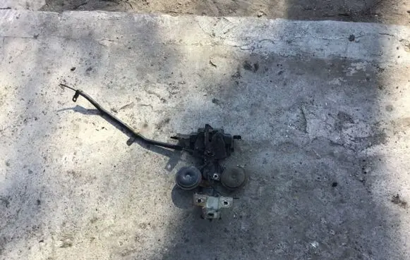 Mitsubishi Grandis Engine bonnet/hood lock/catch OEM