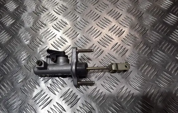 Toyota Yaris Clutch master cylinder E18