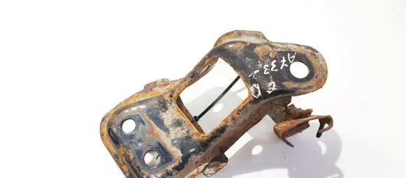 Subaru Legacy Bracket in trunk/boot 