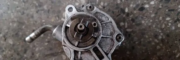 Mercedes-Benz C W203 Vacuum pump A61123065 RE21771
