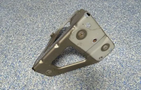 Audi A6 S6 C6 4F Fender mounting bracket 4F0821136A