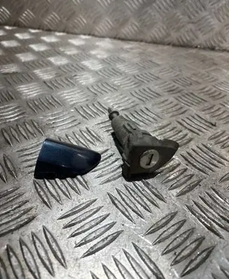 Volkswagen PASSAT B6 Front door lock (next to the handle) 3C0837167