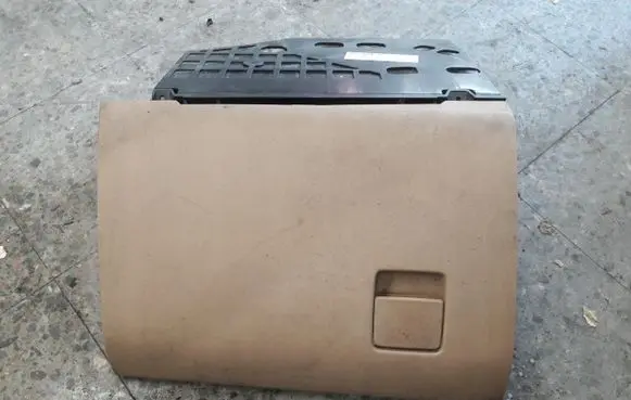 Opel Vectra C Glove box 13151852