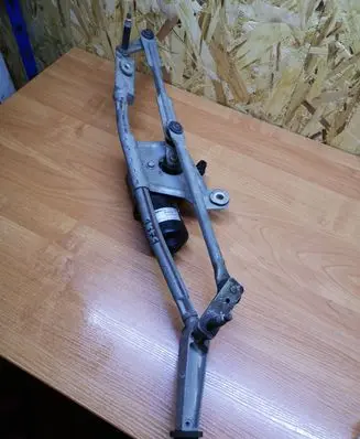 Volvo XC70 Front wiper linkage and motor 8648343