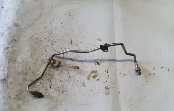 Nissan X-Trail T30 Fuel injector supply line/pipe NOCODE