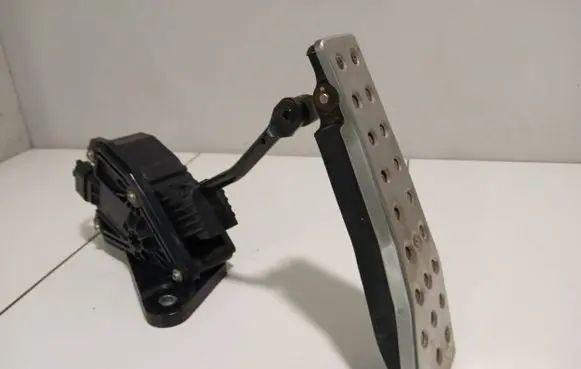 Honda Civic Accelerator throttle pedal 020000045