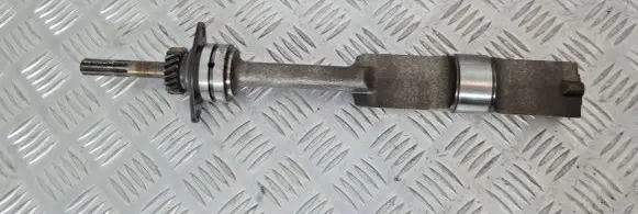 Nissan Patrol Y61 Oil pump balance shaft 