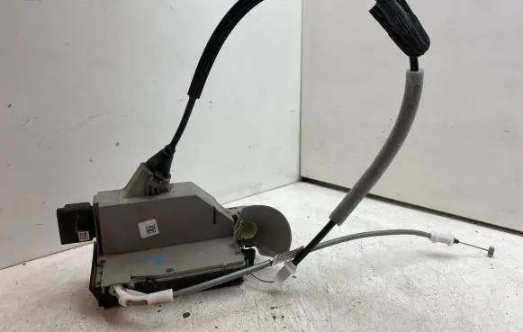 Citroen DS5 Front door lock 9686919480