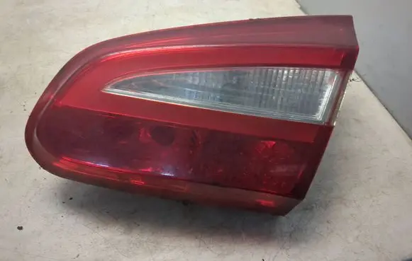 Tailgate rear/tail lights