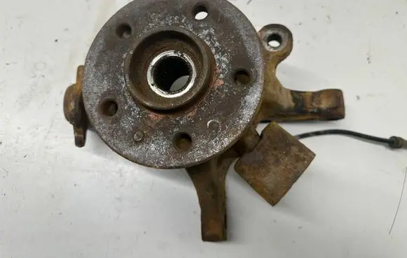 Mercedes-Benz Vito Viano W638 Front wheel hub 3320224