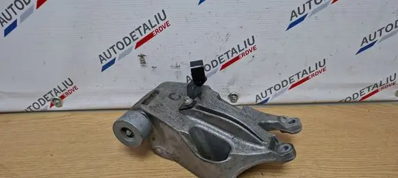 Engine mounting bracket