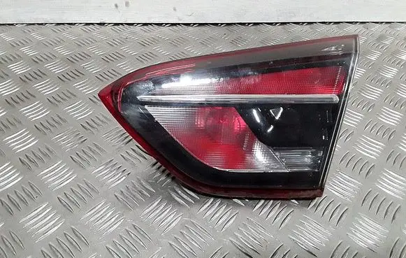Tailgate rear/tail lights