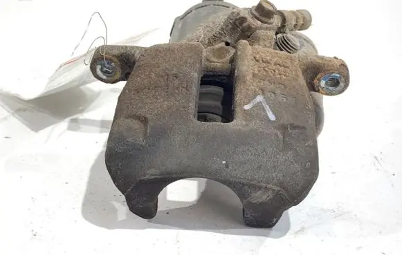 Volkswagen PASSAT CC Rear brake caliper 