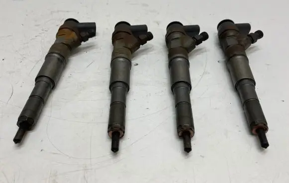BMW 1 E81 E87 Fuel injectors set 7794435