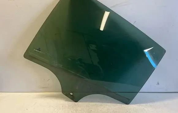 BMW X6 F16 Rear door window glass E943R004561