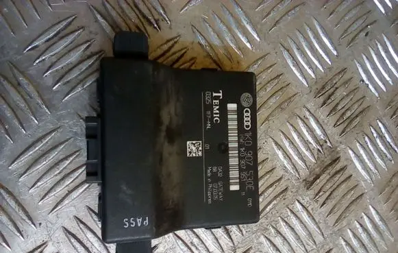 Volkswagen Golf V Gateway control module 1K0907530E