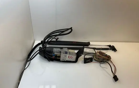BMW 5 E60 E61 Tailgate/trunk control unit/module 7188110 7111867 8375580