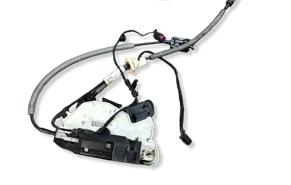 Volkswagen Golf VII Front door lock 5G4837085C