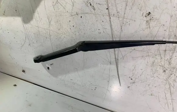 BMW X3 E83 Front wiper blade arm 7051668